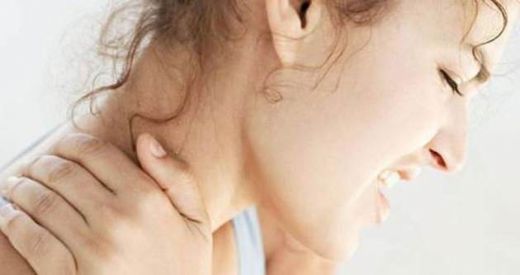 Boyun Altında Şişlik Belirtileri ve Tedavisi